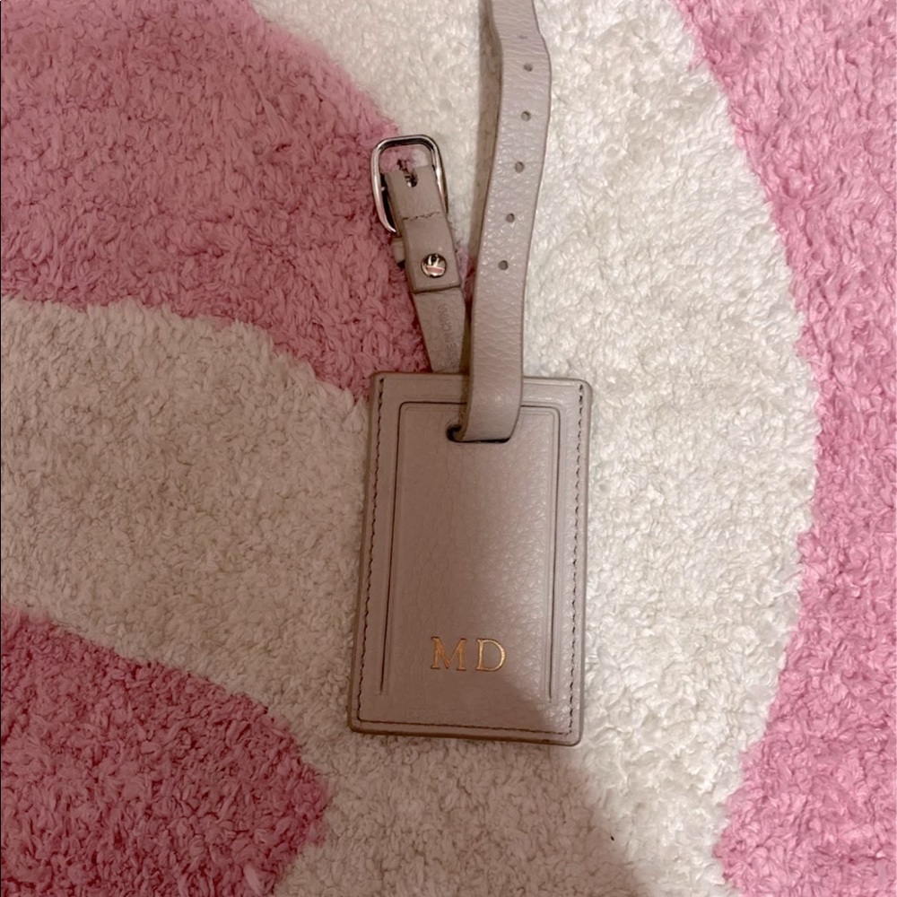 Leatherology tan monogrammed MD luggage pebbled leather tag